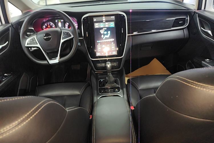 Used BYD Song MAX 2017 1.5T Automatic Smart Connect Luxury 7-Seater Center Console