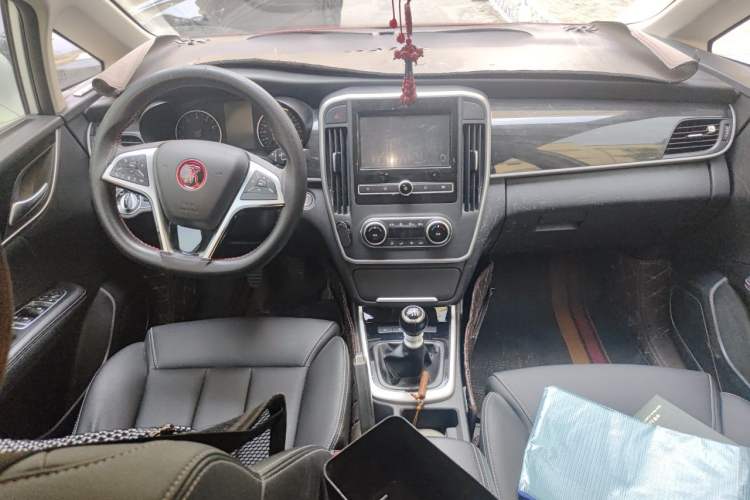 Used BYD Song MAX 2017 1.5T Manual Smart Connect Luxury 7-Seater Center Console