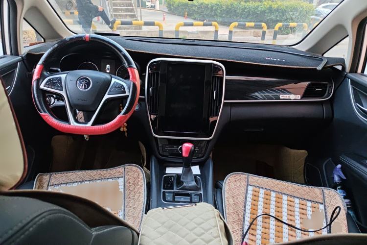 Used BYD Song MAX 2017 1.5T Automatic Smart Connect Elite 7-Seater Center Console