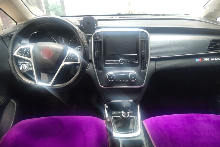 Used BYD Song MAX 2017 1.5T Manual Smart Connect Luxury 7-Seater Center Console