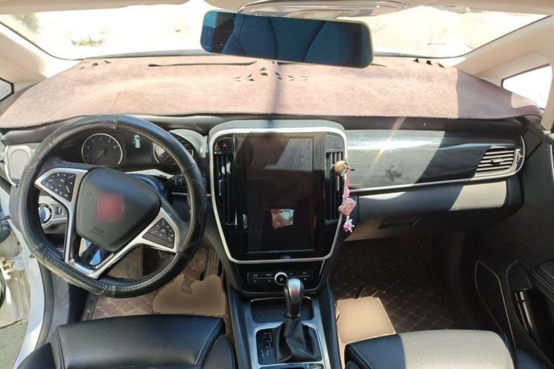 Used BYD Song MAX 2017 1.5T Automatic Smart Connect Luxury 7-Seater Center Console