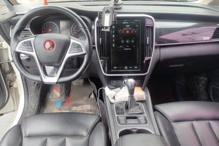 Used BYD Song MAX 2017 1.5T Automatic Smart Connect Prestige 7-Seater Center Console