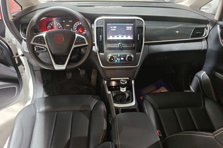 Used BYD Song MAX 2017 1.5T Manual Smart Connect Luxury 7-Seater Center Console