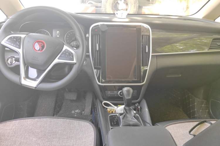 Used BYD Song MAX 2017 1.5T Automatic Smart Connect Elite 7-Seater Center Console