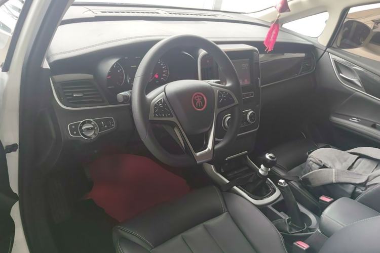 Used BYD Song MAX 2017 1.5T Manual Smart Connect Luxury 7-Seater Center Console