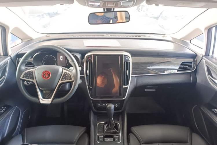Used BYD Song MAX 2017 1.5T Automatic Smart Connect Prestige 7-Seater Center Console