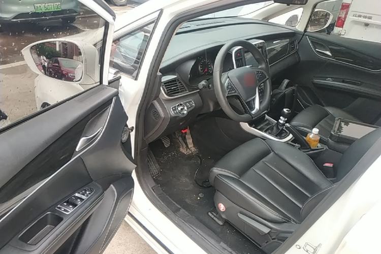 Used BYD Song MAX 2017 1.5T Manual Smart Connect Luxury 7-Seater Driver Seat