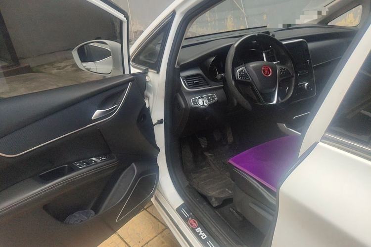 Used BYD Song MAX 2017 1.5T Manual Smart Connect Luxury 7-Seater Driver Seat