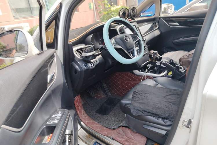Used BYD Song MAX 2017 1.5T Manual Smart Connect Luxury 7-Seater Driver Seat