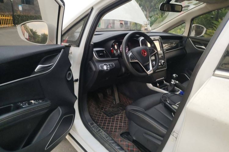 Used BYD Song MAX 2017 1.5T Manual Smart Connect Luxury 7-Seater Driver Seat