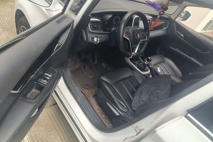 Used BYD Song MAX 2017 1.5T Manual Smart Connect Luxury 7-Seater Driver Seat