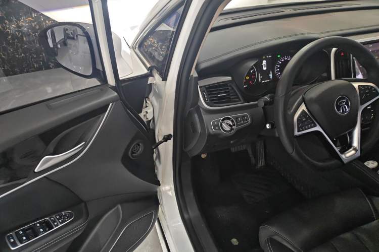 Used BYD Song MAX 2017 1.5T Automatic Smart Connect Elite 7-Seater Driver Seat