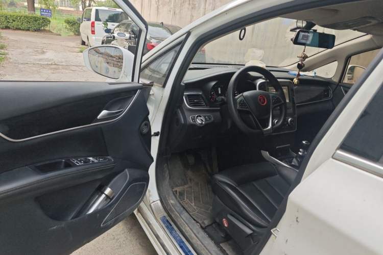 Used BYD Song MAX 2017 1.5T Manual Smart Connect Luxury 7-Seater Driver Seat