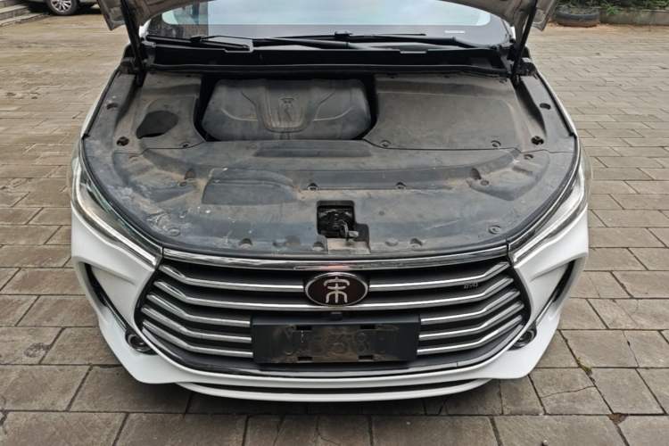Used BYD Song MAX 2017 1.5T Automatic Smart Connect Luxury 7-Seater Engine Bay