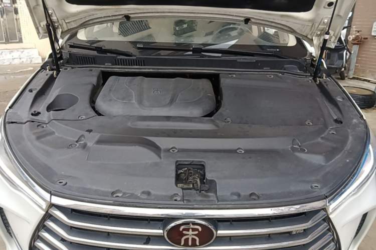 Used BYD Song MAX 2017 1.5T Automatic Smart Connect Prestige 7-Seater Engine Bay