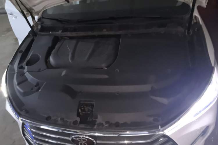 Used BYD Song MAX 2017 1.5T Automatic Smart Connect Luxury 7-Seater Engine Bay