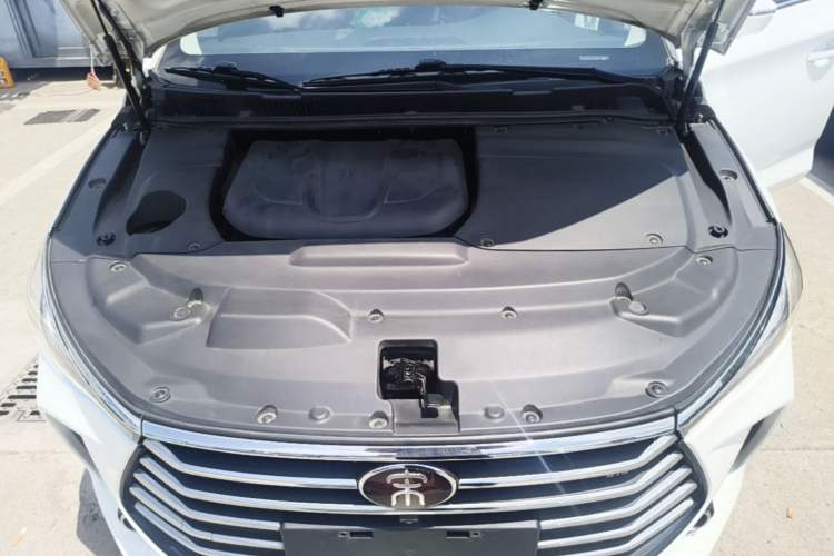 Used BYD Song MAX 2017 1.5T Automatic Smart Connect Prestige 7-Seater Engine Bay