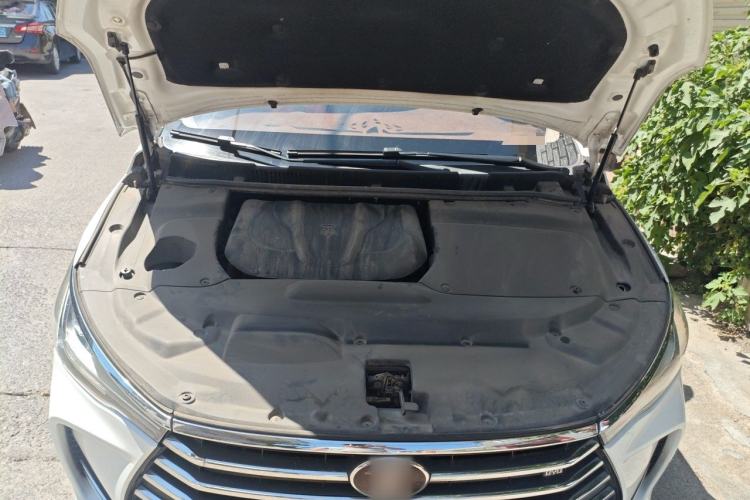 Used BYD Song MAX 2017 1.5T Automatic Smart Connect Luxury 7-Seater Engine Bay