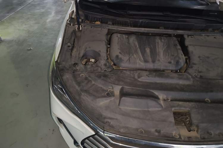Used BYD Song MAX 2017 1.5T Automatic Smart Connect Luxury 7-Seater Engine Bay Right