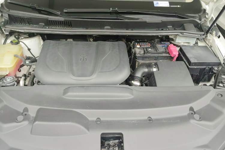 Used BYD Song MAX 2017 1.5T Manual Smart Connect Luxury 7-Seater Engine Bay