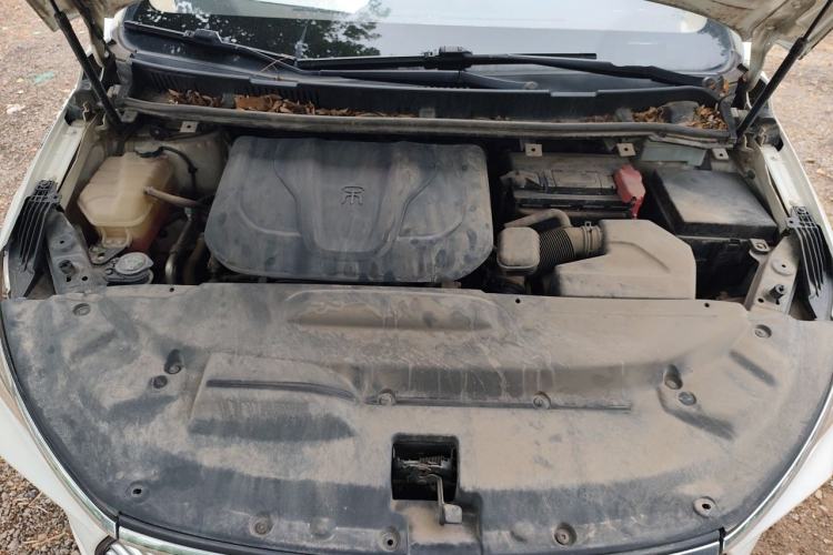 Used BYD Song MAX 2017 1.5T Automatic Smart Connect Luxury 7-Seater Engine Bay