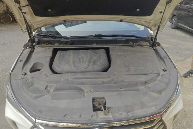 Used BYD Song MAX 2017 1.5T Automatic Smart Connect Prestige 7-Seater Engine Bay