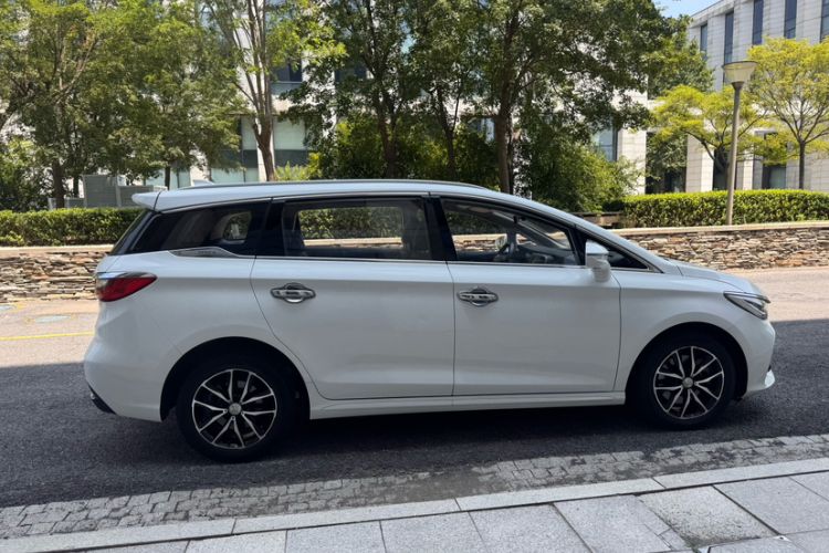 Used BYD Song MAX 2017 1.5T Automatic Smart Connect Prestige 7-Seater Exterior 2