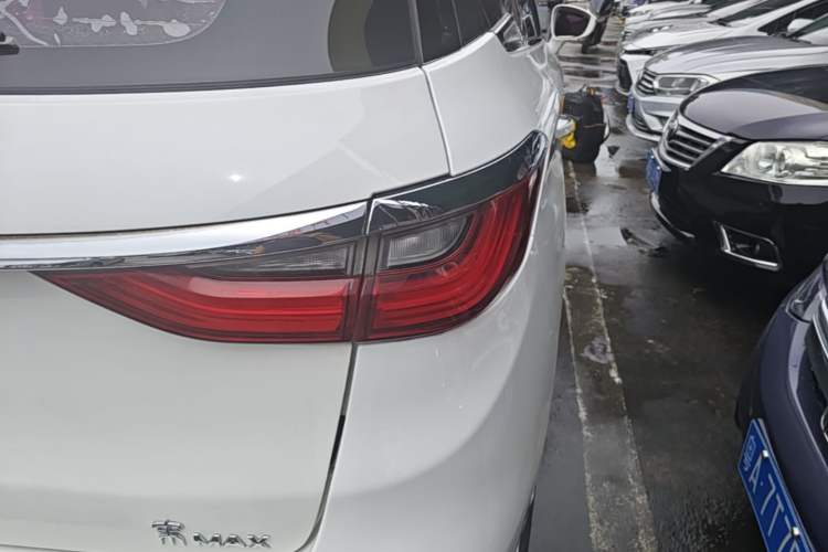 Used BYD Song MAX 2017 1.5T Automatic Smart Connect Elite 7-Seater Exterior 3