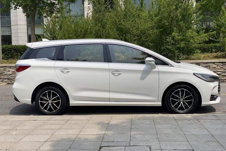 Used BYD Song MAX 2017 1.5T Automatic Smart Connect Elite 7-Seater Exterior 3