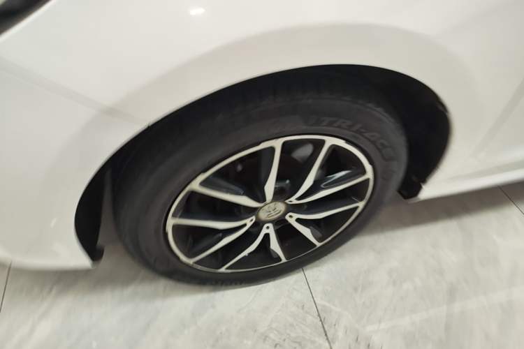 Used BYD Song MAX 2017 1.5T Automatic Smart Connect Prestige 7-Seater Exterior 4