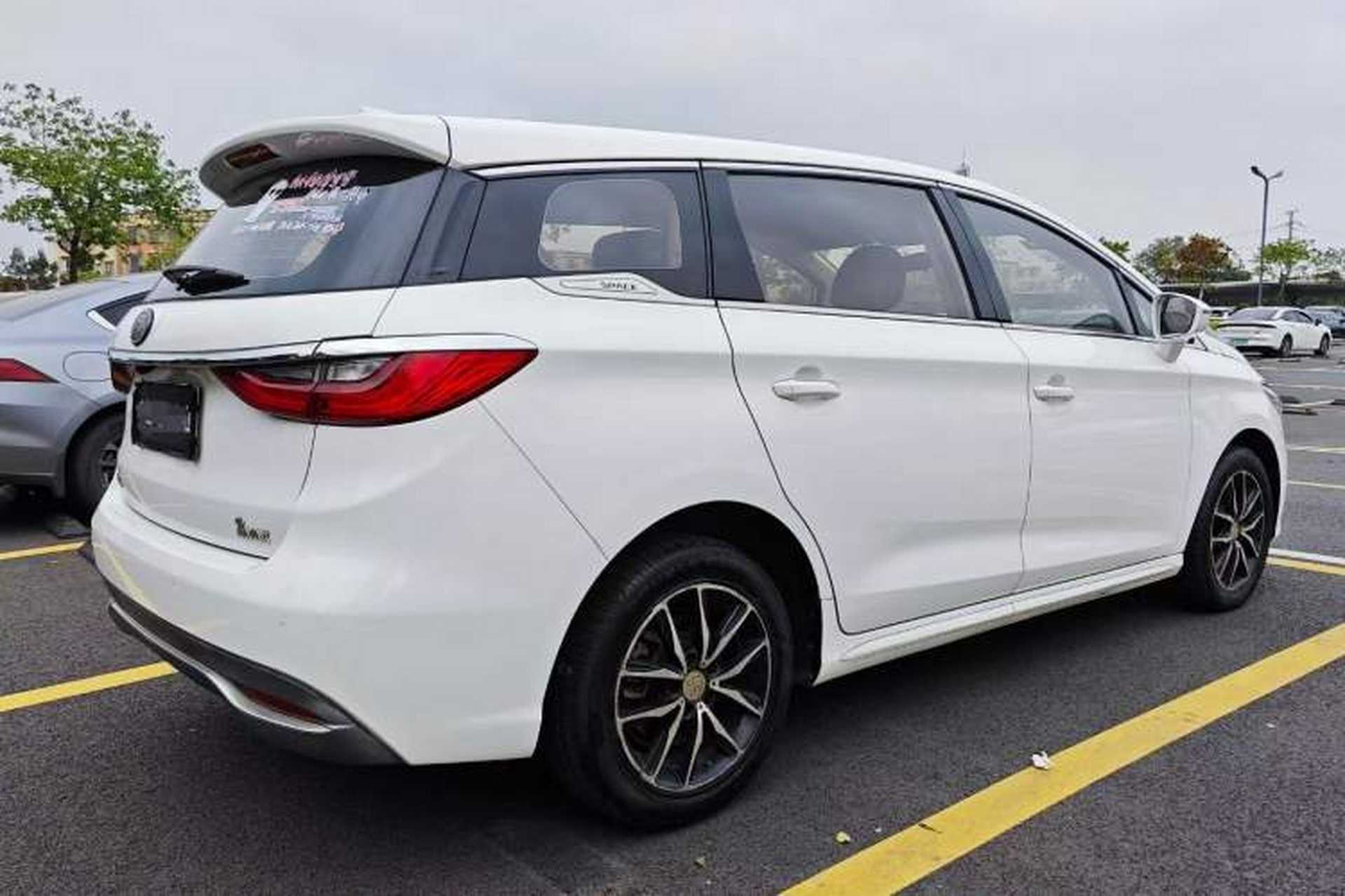Used BYD Song MAX 2017 1.5T Manual Smart Connect Luxury 7-Seater Exterior 4