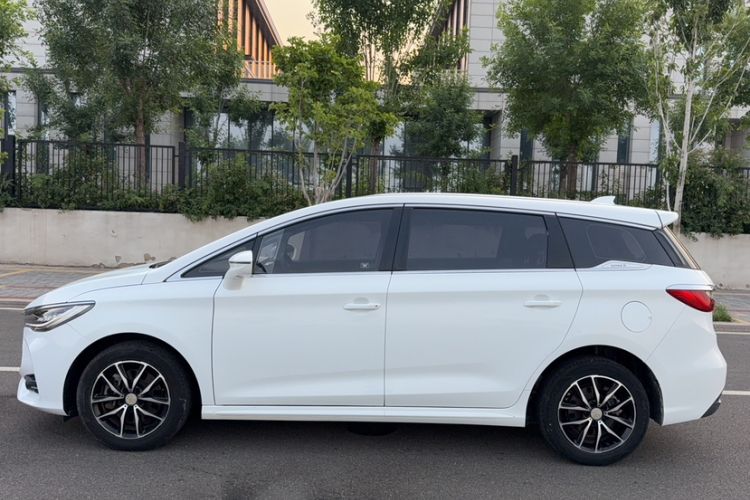Used BYD Song MAX 2017 1.5T Manual Smart Connect Luxury 7-Seater Exterior 6