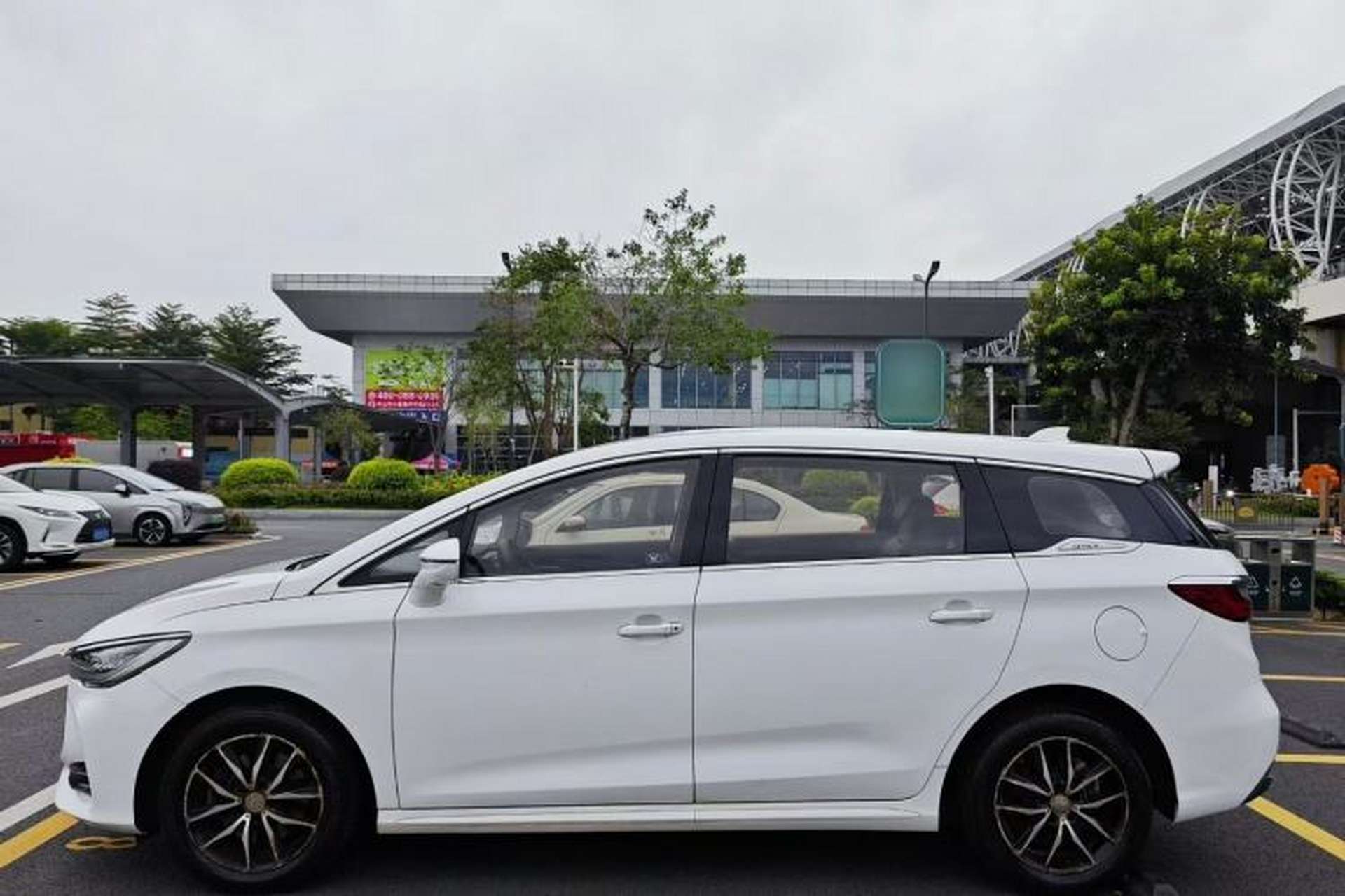 Used BYD Song MAX 2017 1.5T Manual Smart Connect Luxury 7-Seater Exterior 8
