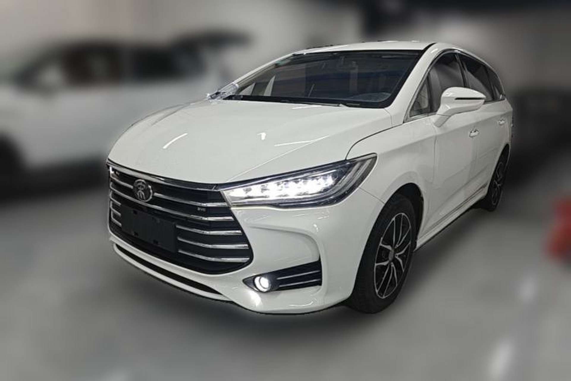 Used BYD Song MAX 2017 1.5T Automatic Smart Connect Luxury 7-Seater Front Left 45 Deg