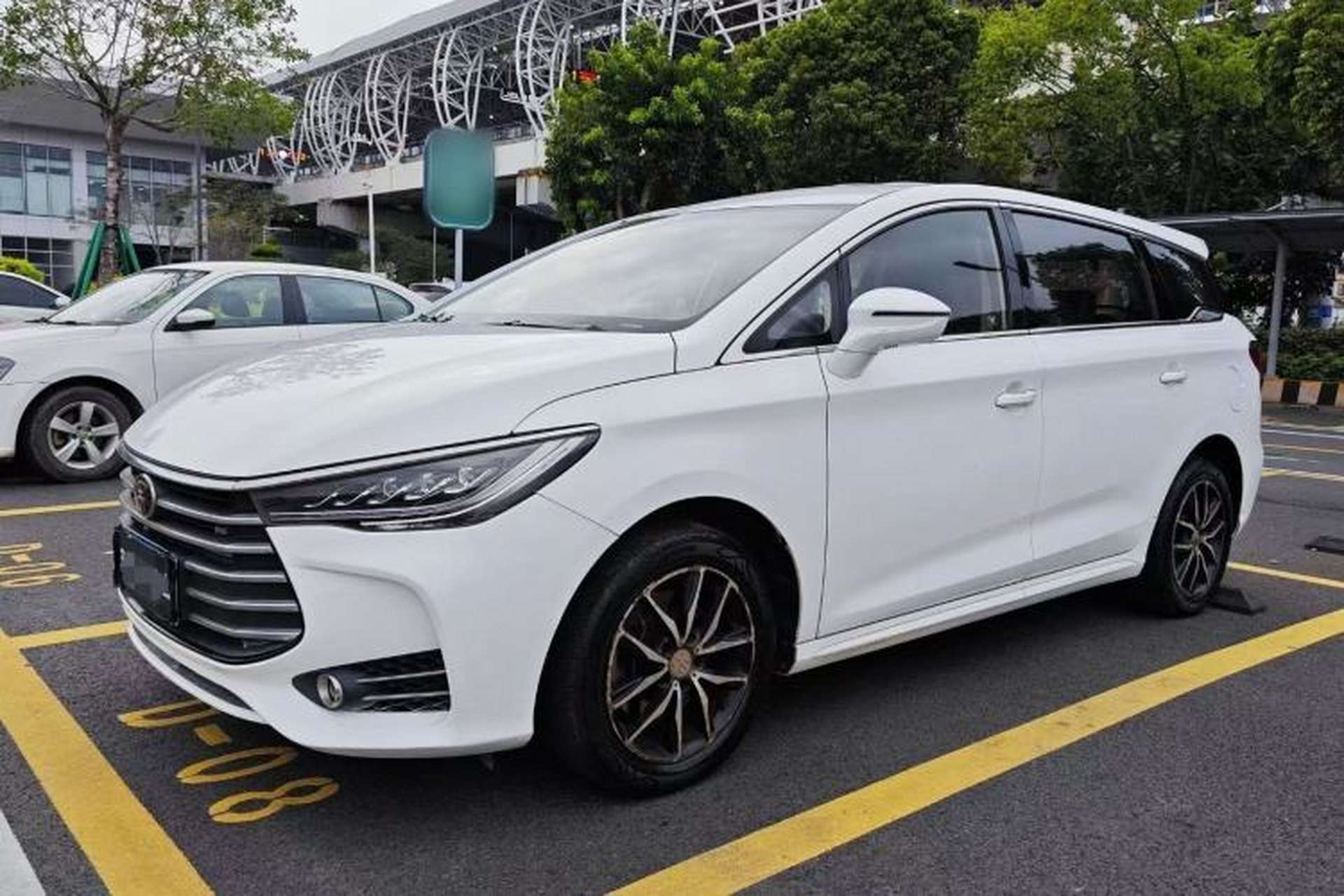 Used BYD Song MAX 2017 1.5T Manual Smart Connect Luxury 7-Seater Front Left 45 Deg
