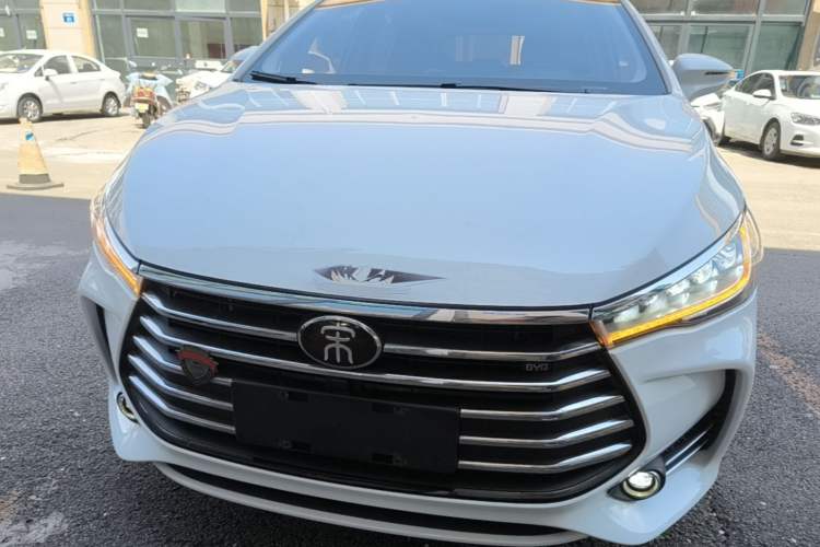 Used BYD Song MAX 2017 1.5T Automatic Smart Connect Elite 7-Seater Front