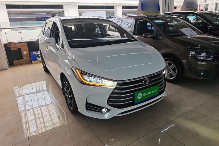 Used BYD Song MAX 2017 1.5T Automatic Smart Connect Elite 7-Seater Front Right 45 Deg