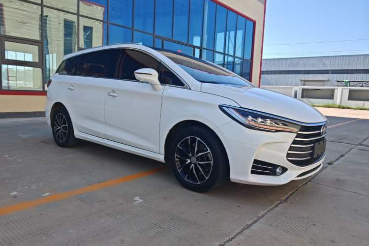 Used BYD Song MAX 2017 1.5T Automatic Smart Connect Elite 7-Seater Front Right 45 Deg