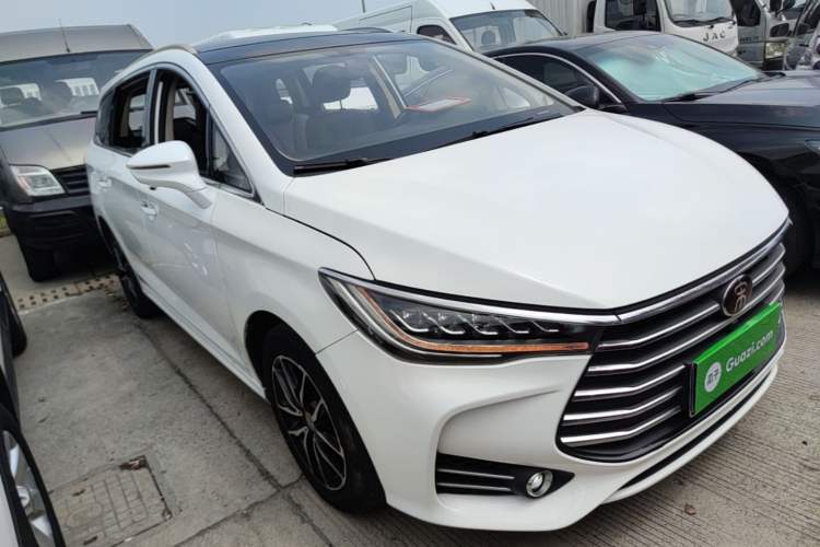 Used BYD Song MAX 2017 1.5T Automatic Smart Connect Elite 7-Seater Front Right 45 Deg