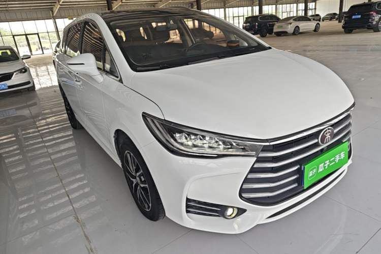 Used BYD Song MAX 2017 1.5T Automatic Smart Connect Elite 7-Seater Front Right 45 Deg