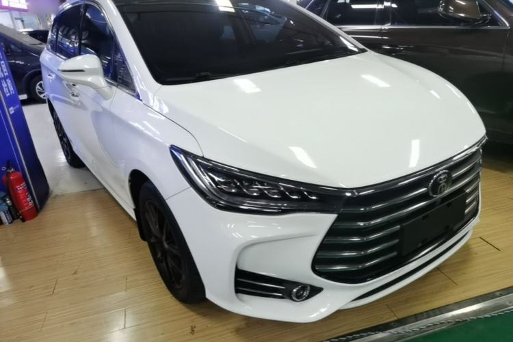 Used BYD Song MAX 2017 1.5T Automatic Smart Connect Elite 7-Seater Front Right 45 Deg