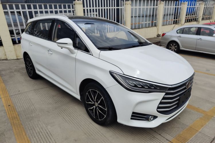 Used BYD Song MAX 2017 1.5T Automatic Smart Connect Elite 7-Seater Front Right 45 Deg