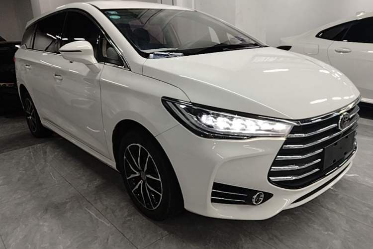 Used BYD Song MAX 2017 1.5T Automatic Smart Connect Luxury 7-Seater Front Right 45 Deg