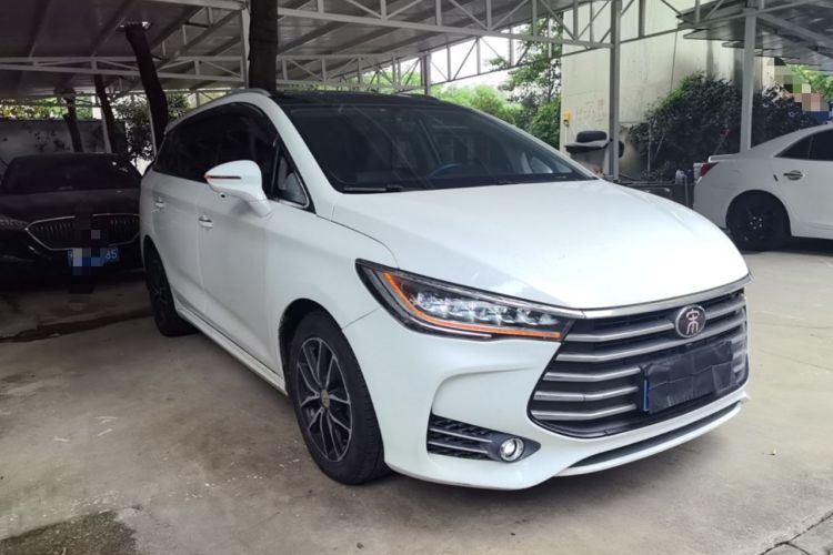 Used BYD Song MAX 2017 1.5T Automatic Smart Connect Elite 7-Seater Front Right 45 Deg