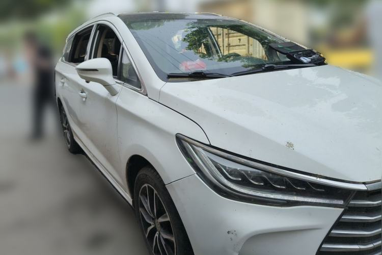 Used BYD Song MAX 2017 1.5T Automatic Smart Connect Elite 7-Seater Front Right 45 Deg