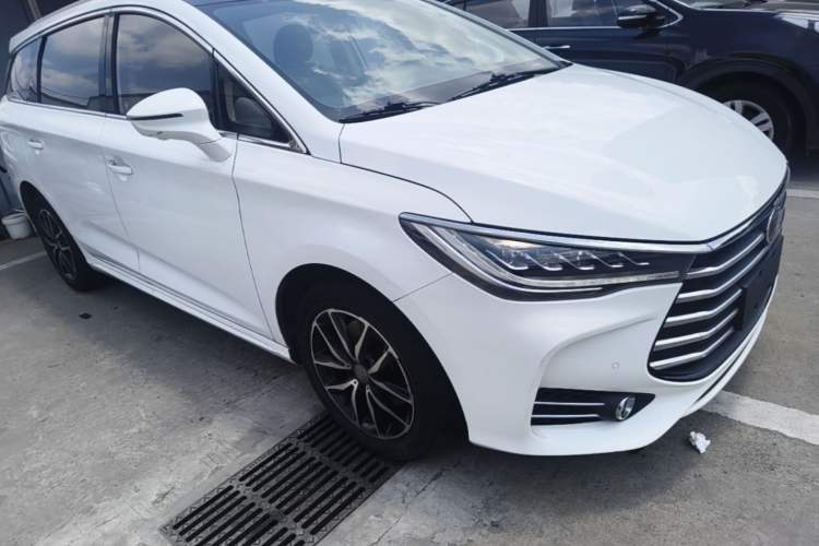 Used BYD Song MAX 2017 1.5T Automatic Smart Connect Prestige 7-Seater Front Right 45 Deg