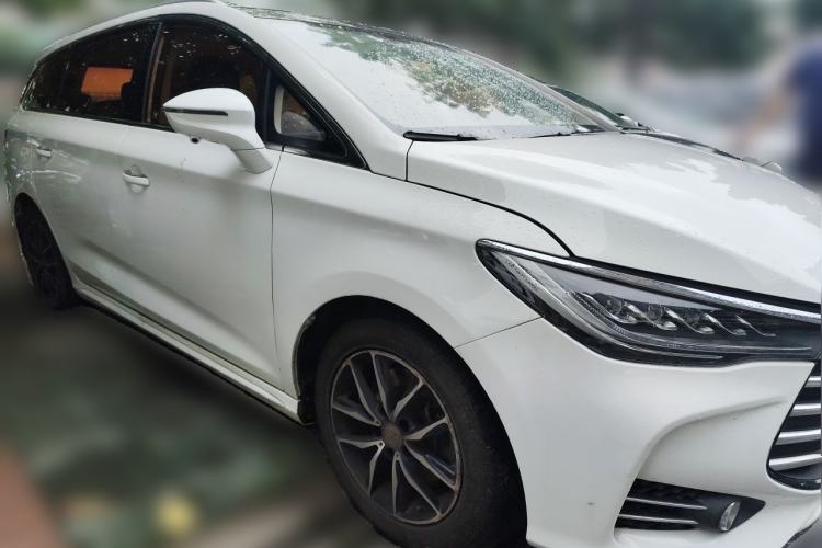 Used BYD Song MAX 2017 1.5T Automatic Smart Connect Elite 7-Seater Front Right 45 Deg