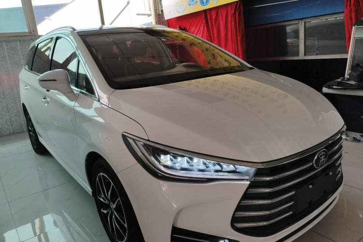 Used BYD Song MAX 2017 1.5T Automatic Smart Connect Elite 7-Seater Front Right 45 Deg