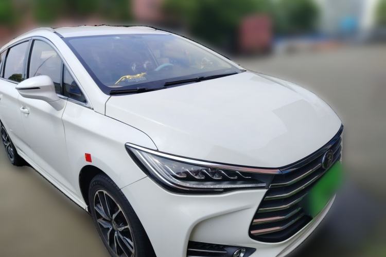 Used BYD Song MAX 2017 1.5T Manual Smart Connect Luxury 7-Seater Front Right 45 Deg