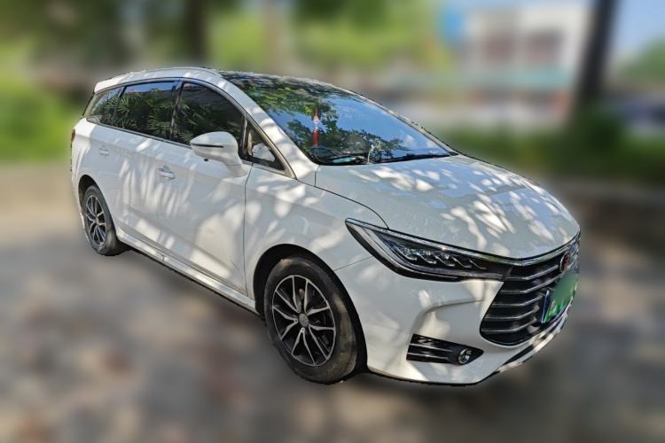 Used BYD Song MAX 2017 1.5T Automatic Smart Connect Elite 7-Seater Front Right 45 Deg